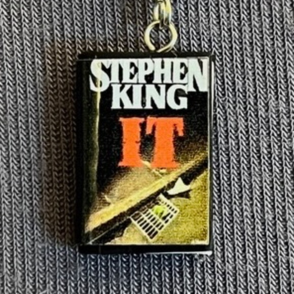 It by Stephen King Handmade Literature Necklace, Horror, Book Cover, Balloon - Picture 3 of 16